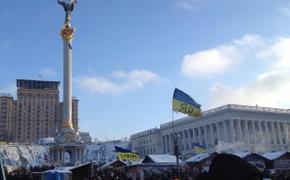 Лидер Меджлиса и крымские активисты позируют на фоне боевого Киева