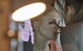 Некоторые женщины проводят в макияже больше половины жизни