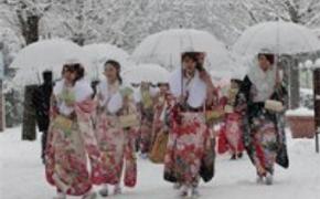 Из-за аномального снегопада в Японии пострадало 326 человек