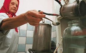 Граждан Беларуси призывают на войну с самогонщиками