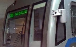 В Петербургском метро из-за нарушения габарита двери снесло зеркала поездов