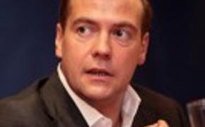 Медведев будет контактировать с  Яценюком по мере практической целесообразности