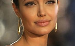 Анджелина Джоли готовится к профилактическому удалению яичников