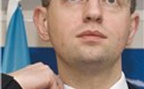 Арсений Яценюк призвал к сдаче незаконного оружия