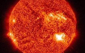 Астрономы NASA засняли "элегантную" вспышку на Солнце (ВИДЕО)
