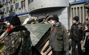 В Луганске в субботу  около тысячи человек проводят акции протеста