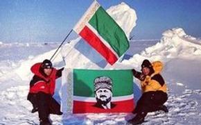 По поручению Кадырова на Северном полюсе установили флаг Чечни