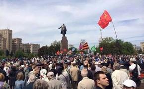 В Харькове идет антиправительственный митинг и празднуют День Победы