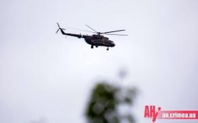 Митинг крымских татар прошел под аккомпанемент вертолетных лопастей (ВИДЕО)