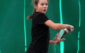 Российская теннисистка вышла в полуфинал юниорского "Ролан Гаррос"