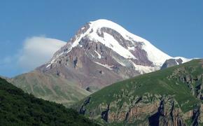 Краснодарский альпинист сорвался с горы Казбек в Северной Осетии