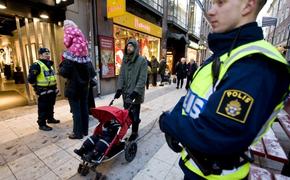 В центре Стокгольма мужчина угрожает взорвать бомбу