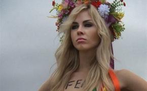 Активистки FEMEN грозят поселиться в парижской ратуше или церкви