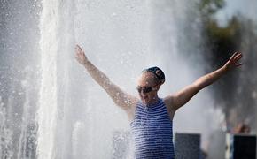 Московские власти разрешили ВДВшникам купаться в фонтанах