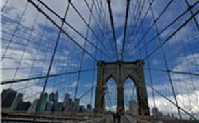 В Нью-Йорке обрушилась часть Бруклинского моста, есть пострадавшие