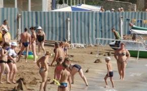 Зачистка пляжей в Феодосии (ВИДЕО)