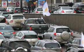 Очевидец: На Варшавской в Петербурге провалился асфальт - в яму попали «Жигули»