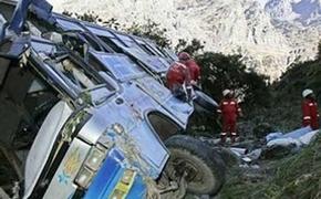 На западе Боливии перевернулся автобус с интуристами, 10 человек