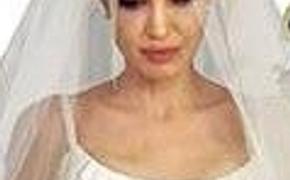 Анджелина Джоли снялась для обложки в свадебном платье (ФОТО)