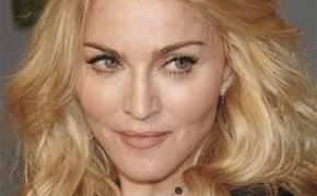 Мадонна без макияжа и в тапочках шокировала аэропорт Нью-Йорка