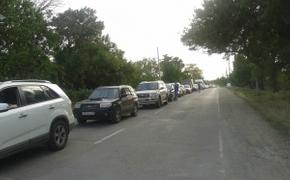 В Крыму из-за шторма на Керченской переправе скопились сотни машин