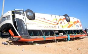 Автобус с 15 пассажирами рухнул с эстакады в Египте