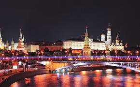 Сегодня в Москве включат зимнее световое оформление