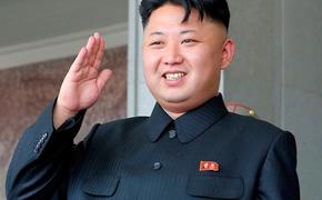 Ким Чен Ын впервые после операции появился на публике без трости