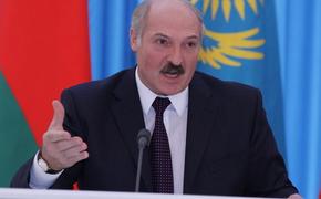 Лукашенко поздравил белорусов с годовщиной Октябрьской революции