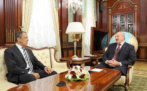 Александр Лукашенко и Сергей Лавров обсудили ситуацию на Украине