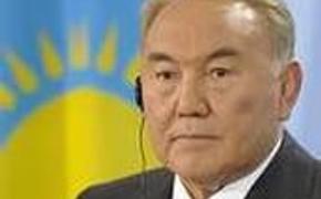 Президент Казахстана  Назарбаев обсудит с  Яценюком кризис на Украине