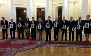 Петербургские депутаты от трех партий отказались почтить память Немцова (ВИДЕО)