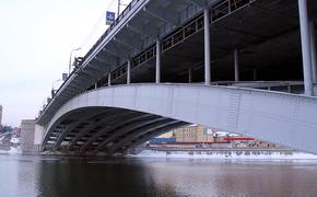 В Москве человек разбился насмерть, упав с моста