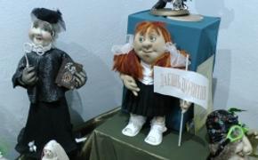В галерее Керчи открылась уникальная выставка кукол