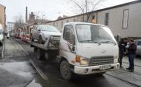 В Москве появился очередной паркмен, мужчина закрылся в  Mercedes