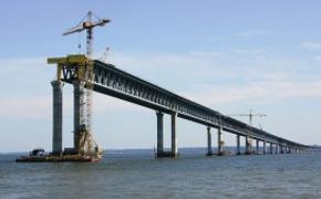 В Керченском проливе уже забивают сваи для будущего моста