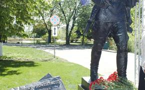 Памятник "связному войны" открыли в Воронеже