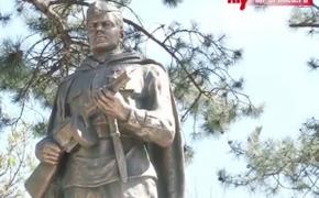 В преддверии Дня Победы крымские власти скинулись на памятник ВИДЕО