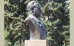Памятник генерал-лейтенанту Сергею Ниловскому должен быть снесен
