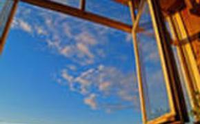 В Петербурге пятилетняя девочка выпала из окна на улице Пограничника Гарькавого