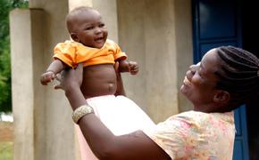 Самый некрасивый мужчина Уганды в восьмой раз стал отцом