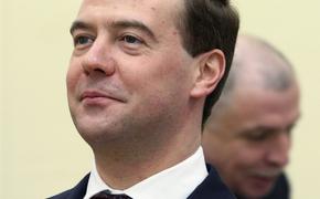 Нефтяники и газовики получили поздравление с праздником от Медведева