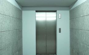 Страхование лифтов включили в квартплату в Петербурге