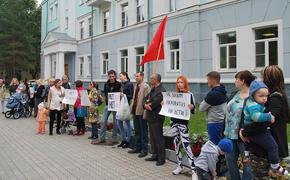 Молодые пары Комсомольска-на-Амуре вышли на акцию протеста