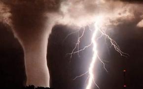 Из-за шторма на ЛАЭС остановлен третий энергоблок