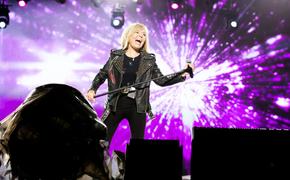 Ольга Кормухина «падает в небо» Петербурга