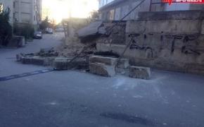 В Ялте укрепительная стена рухнула на полицейского