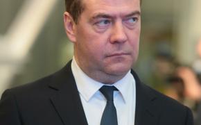 Медведев утвердил госпрограмму по патриотическому воспитанию граждан РФ