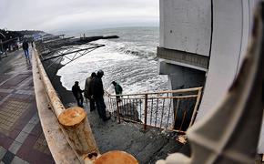 В Крыму в Алуште во время шторма волны достигали 10-метровой высоты (ВИДЕО)