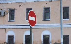 Очевидцы: В подъезде дома на Сикейроса в Петербурге рухнула лестница